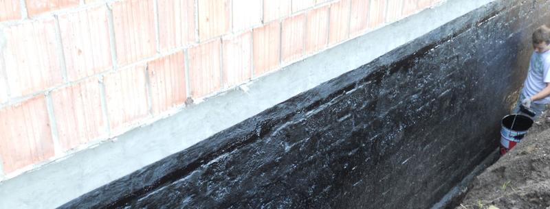 Przygotowanie podłoża pod izolację fundamentów