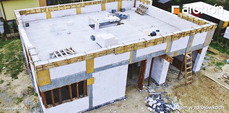 Jak poprawnie wykonać wieniec podczas budowy domu?