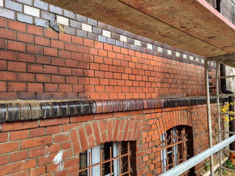 Naturalne środki do czyszczenia cegły