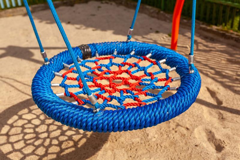 Idealne miejsce na relaks: jak zamontować huśtawkę bocianie gniazdo w Twoim domu?