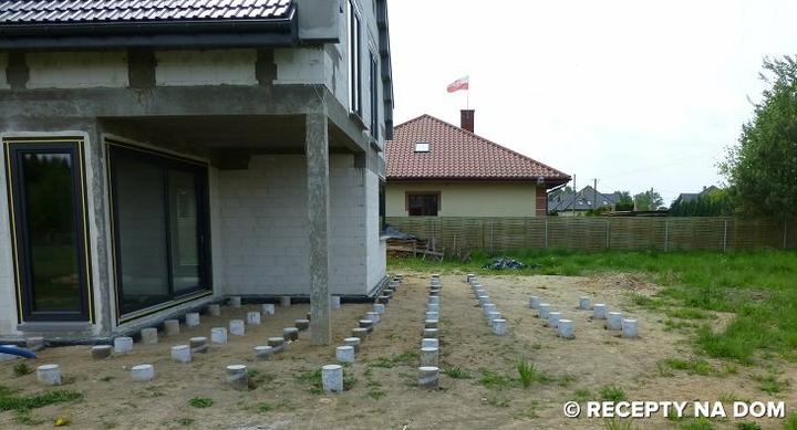 Materiały do budowy fundamentu tarasu