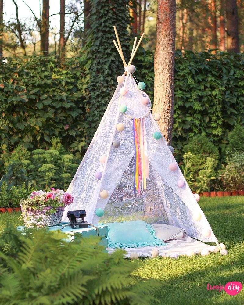 Tipi w ogrodzie