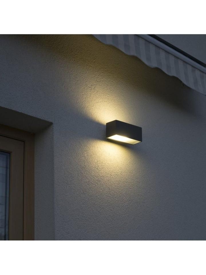 Oświetlenie ogrodu i elewacji