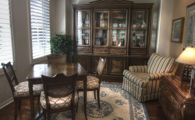 Jak dobrać idealny kolor dywanu do ciemnych mebli w Twoim wnętrzu?