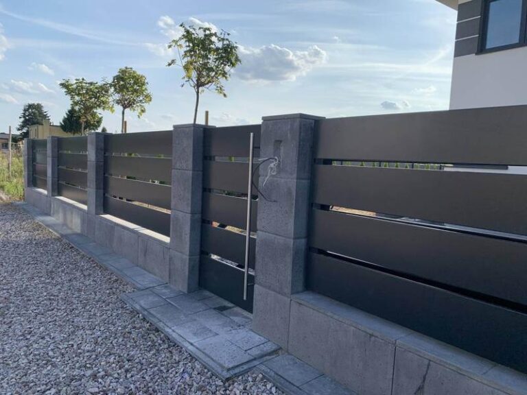 Jak uzyskać pozwolenie na ogrodzenie z fundamentem – krok po kroku