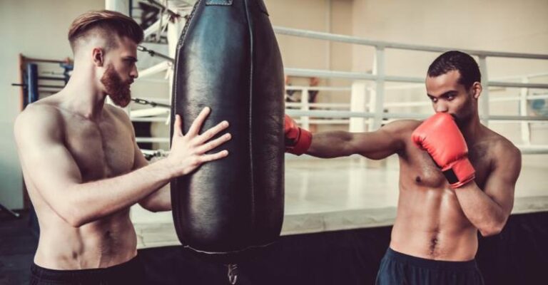 Przewodnik po wagach worków treningowych – ile naprawdę ważą?