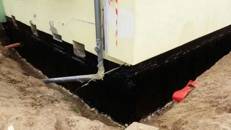 Jak skutecznie przeprowadzić uszczelnienie fundamentów od wewnątrz?