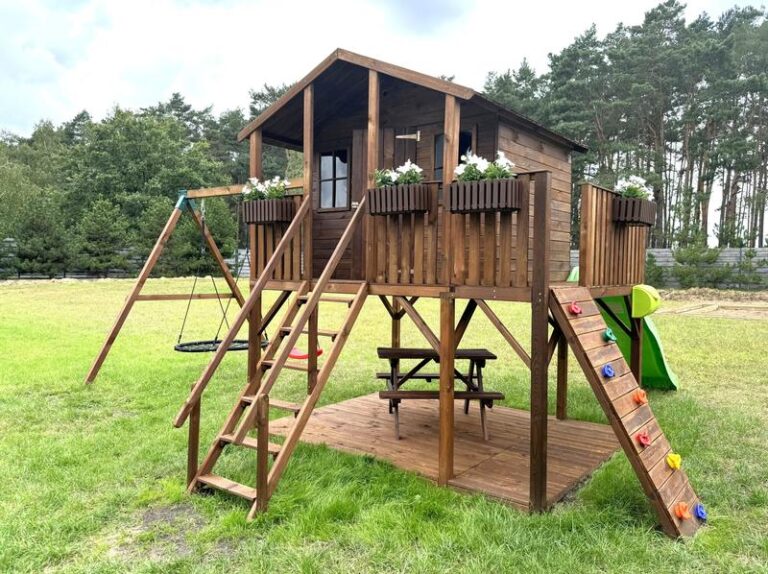 Oszacowanie kosztów budowy drewnianego domku dla dzieci – na co zwrócić uwagę?