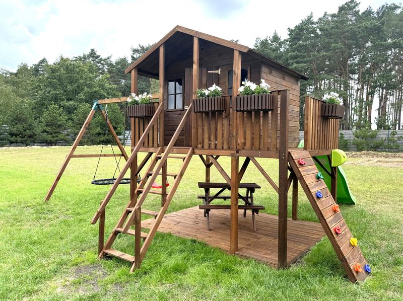 Oszacowanie kosztów budowy drewnianego domku dla dzieci – na co zwrócić uwagę?